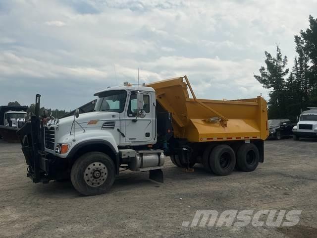 Mack CV713 Lemiesze i pługi śnieżne