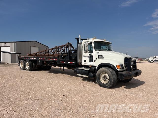 Mack CV713 Ciężarówki typu Platforma / Skrzynia