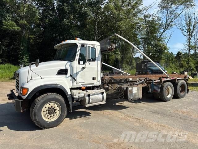 Mack CV713 Bramowce