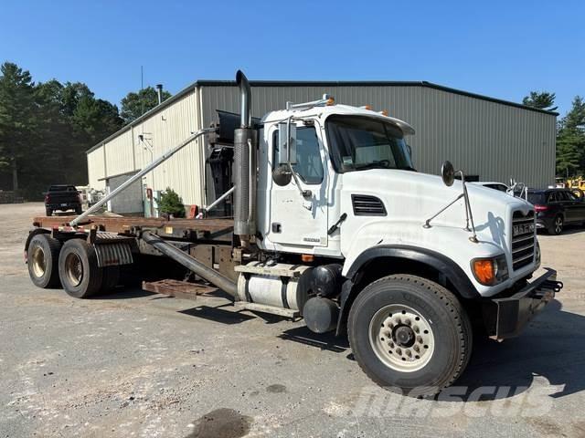 Mack CV713 Bramowce