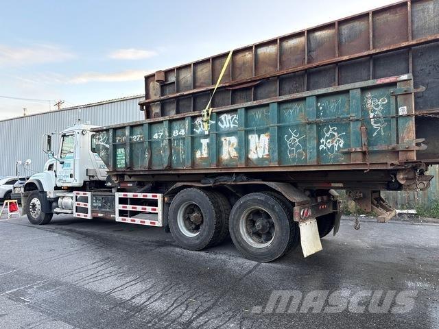 Mack CV713 Bramowce