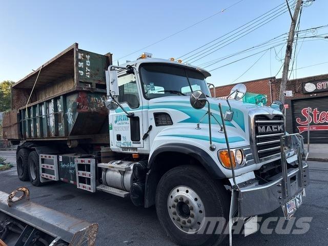 Mack CV713 Bramowce
