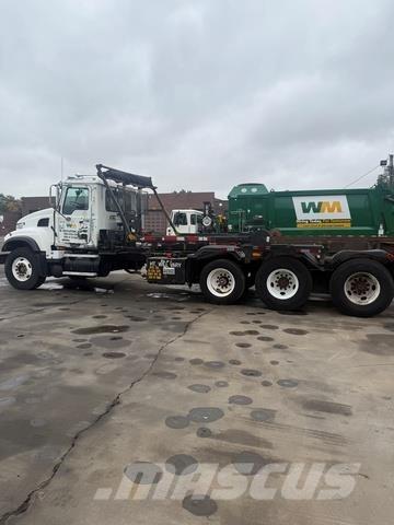 Mack CV713 Bramowce