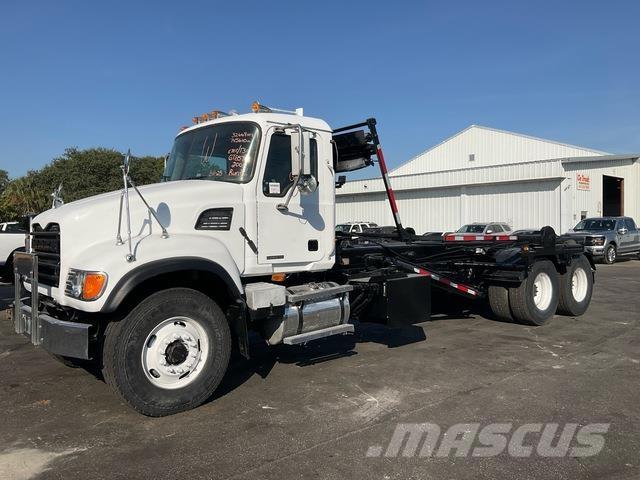 Mack CV713 Bramowce
