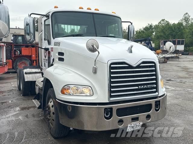 Mack CXU613 Ciągniki siodłowe