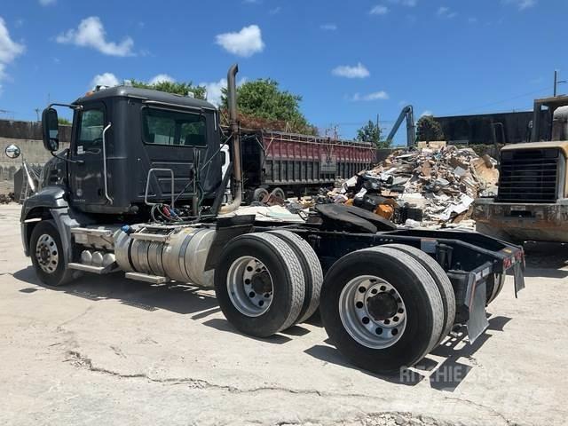 Mack CXU613 Ciągniki siodłowe