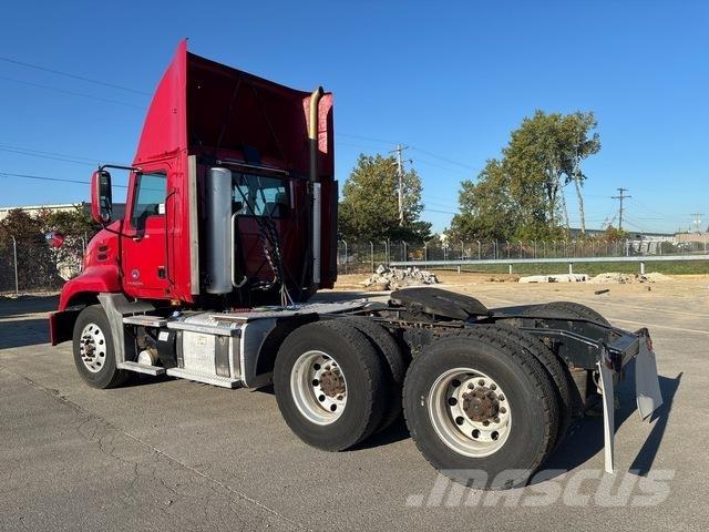 Mack CXU613 Ciągniki siodłowe
