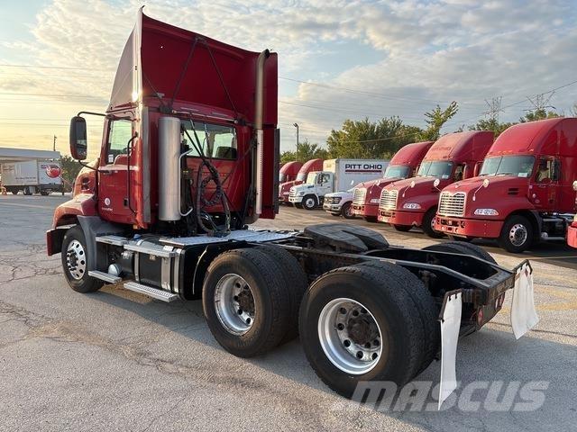Mack CXU613 Ciągniki siodłowe