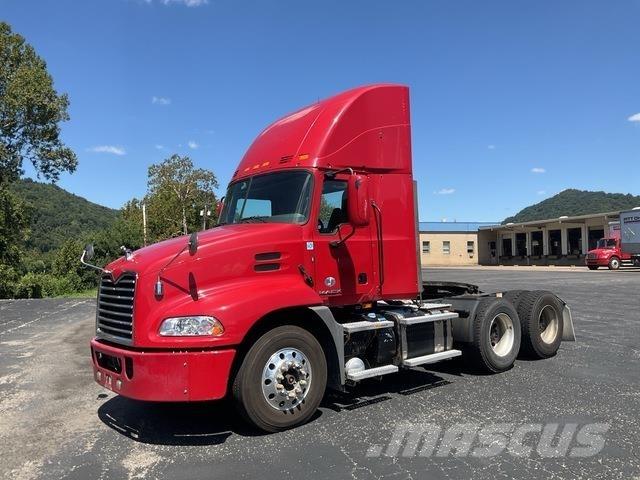 Mack CXU613 Ciągniki siodłowe