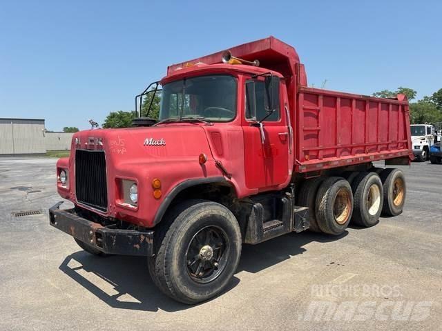 Mack DM685 Wywrotki