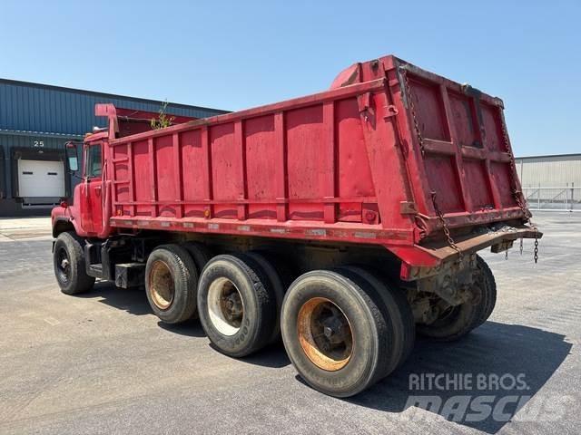 Mack DM685 Wywrotki