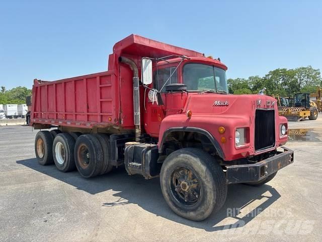 Mack DM685 Wywrotki