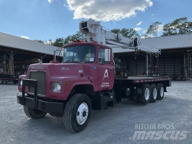 Mack DM686S Inne