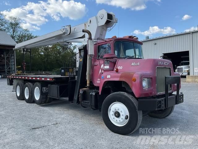 Mack DM686S Inne