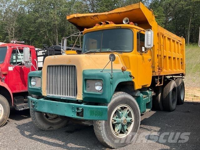 Mack DM686SX Wywrotki