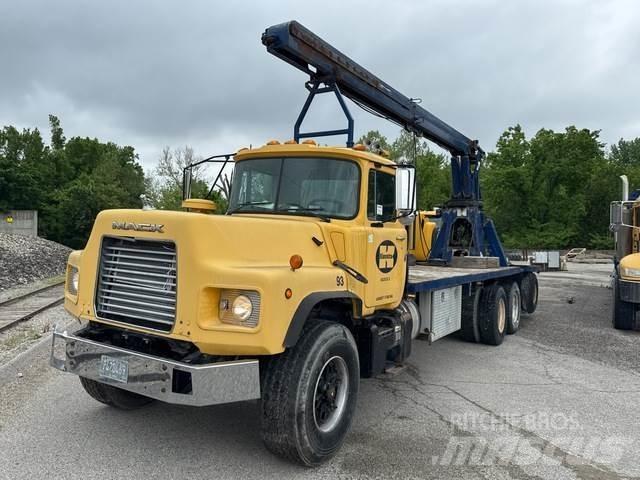 Mack DM688S Inne