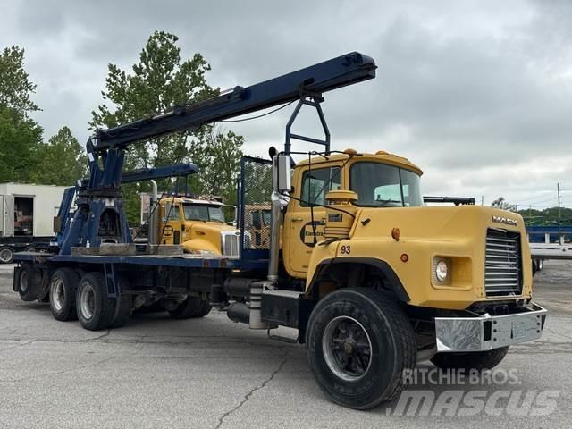 Mack DM688S Inne