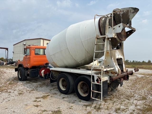 Mack DM690 Polewaczki