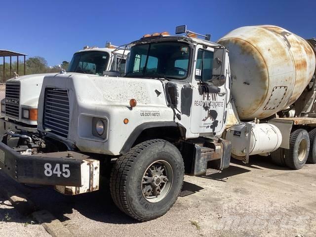 Mack DM690S Inne