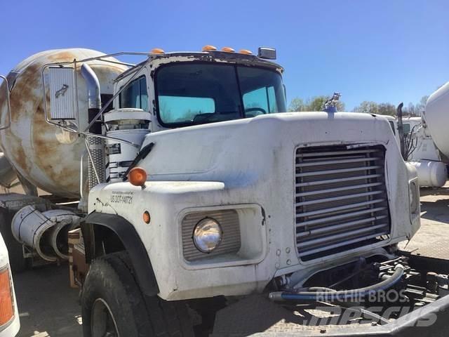 Mack DM690S Inne