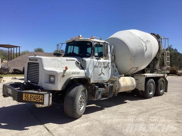 Mack DM690S Inne