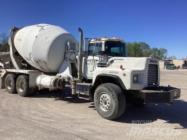 Mack DM690S Inne