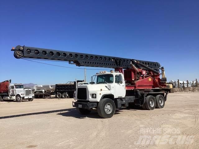 Mack DM690S Wiertnice samochodowe