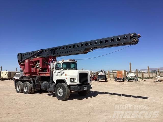 Mack DM690S Wiertnice samochodowe