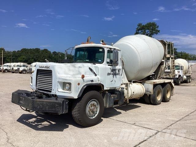 Mack DM690S Inne