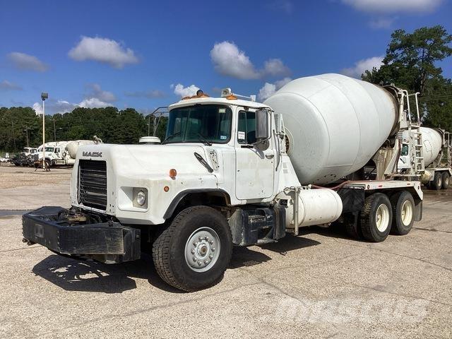 Mack DM690S Inne