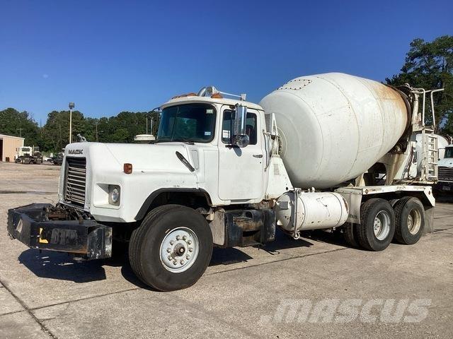 Mack DM690S Inne