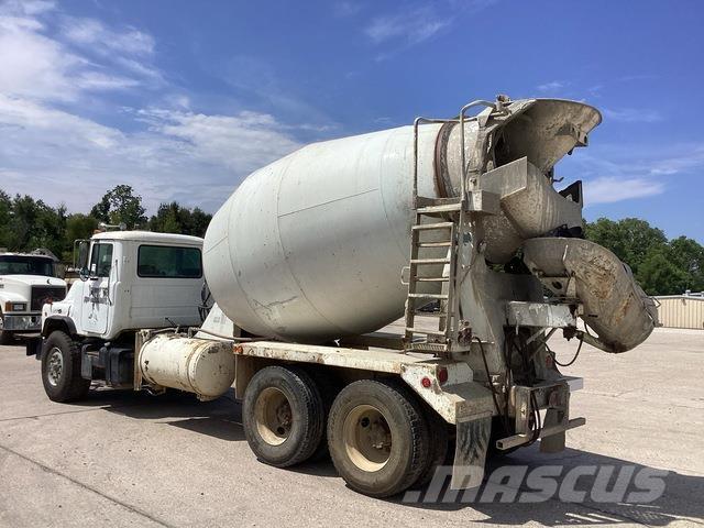 Mack DM690S Inne