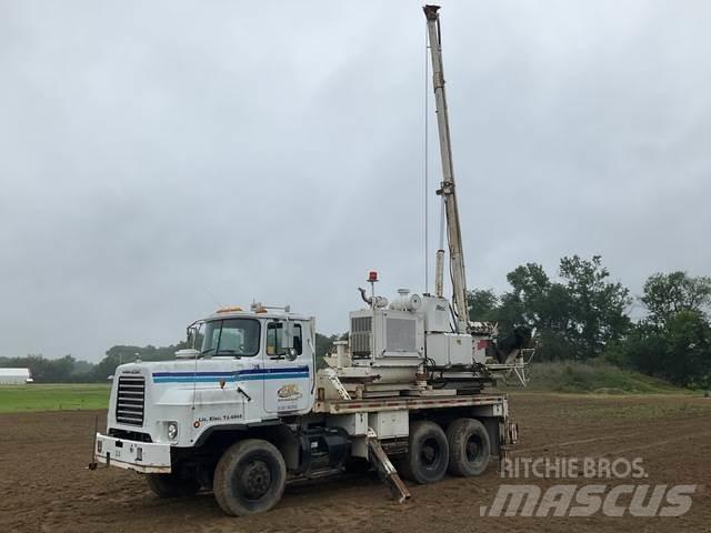 Mack DMM6906S Wiertnice samochodowe