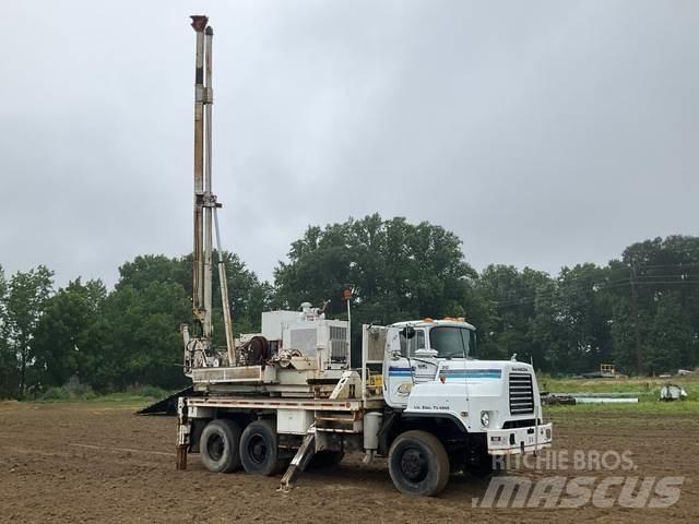 Mack DMM6906S Wiertnice samochodowe