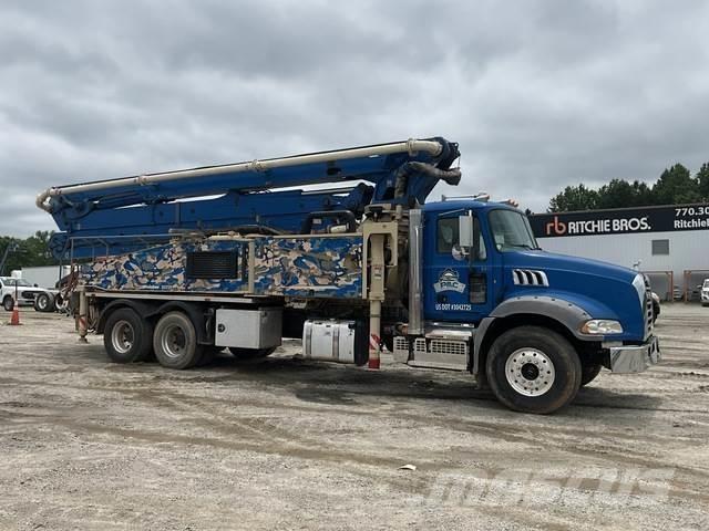 Mack GR64B Samojezdne pompy do betonu