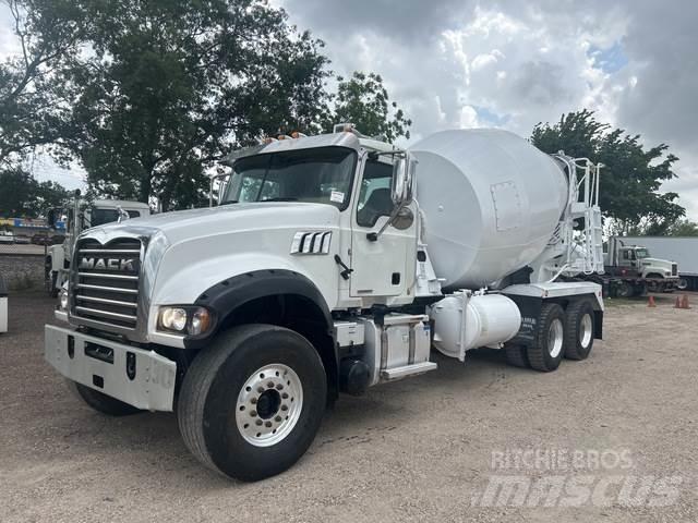 Mack GR64F Inne