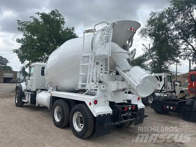 Mack GR64F Inne