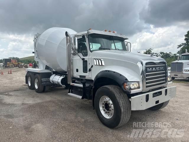 Mack GR64F Inne