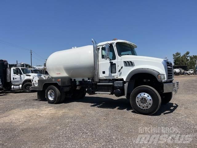Mack GU432 Cysterna