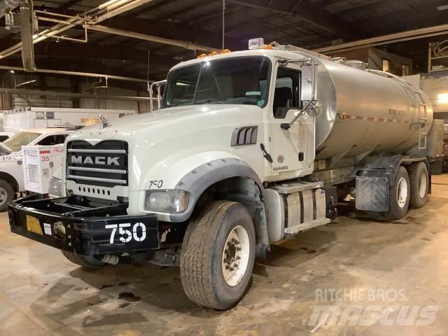 Mack GU713 Polewaczki