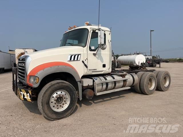 Mack GU713 Ciągniki siodłowe