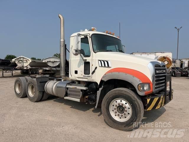 Mack GU713 Ciągniki siodłowe