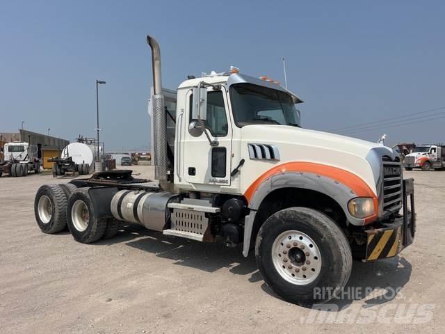 Mack GU713 Ciągniki siodłowe