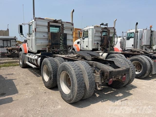 Mack GU713 Ciągniki siodłowe