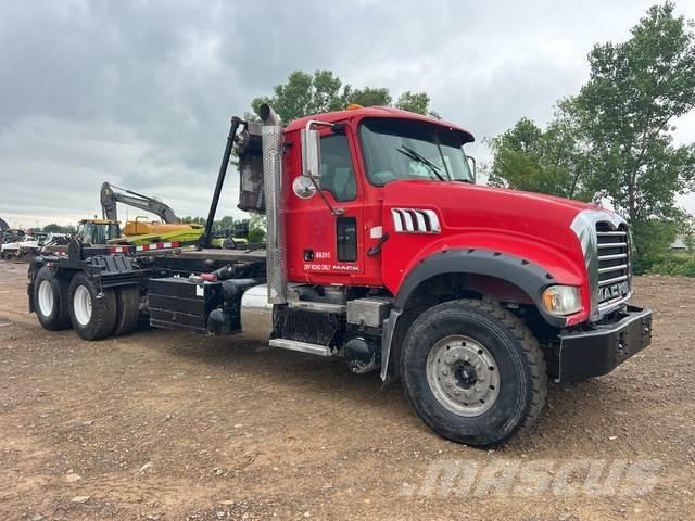 Mack GU713 Bramowce