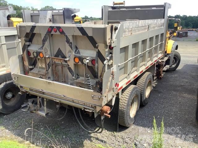Mack GU713 Lemiesze i pługi śnieżne