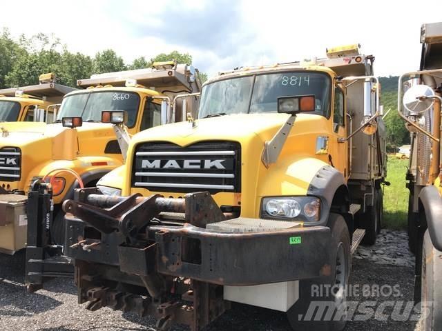 Mack GU713 Lemiesze i pługi śnieżne