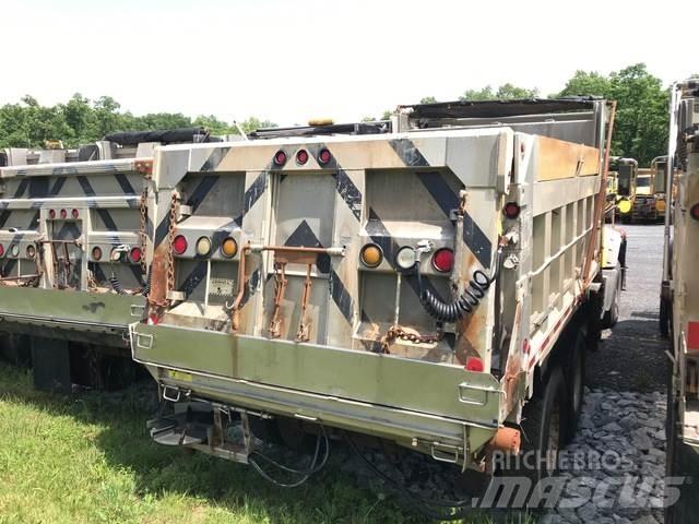 Mack GU713 Lemiesze i pługi śnieżne