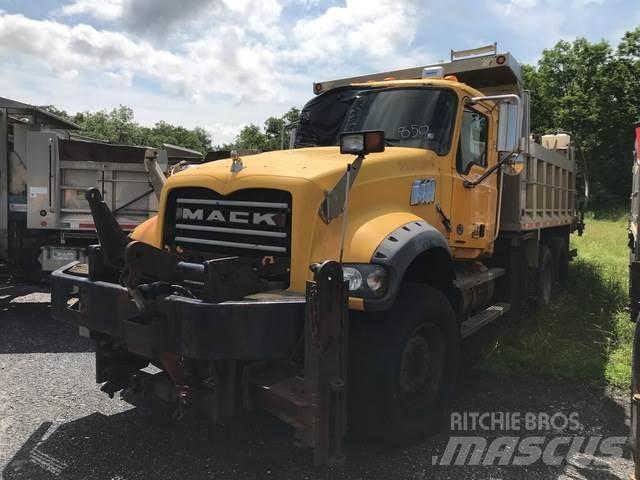 Mack GU713 Lemiesze i pługi śnieżne