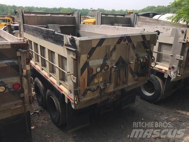 Mack GU713 Lemiesze i pługi śnieżne